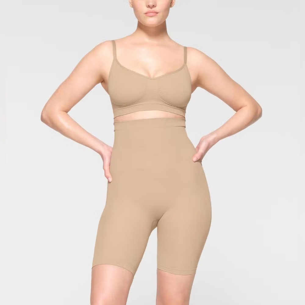 🛍️NWOT Skims 2X High-Waisted SeamlessAbove the Knew Shorts- Tan/Mica Color